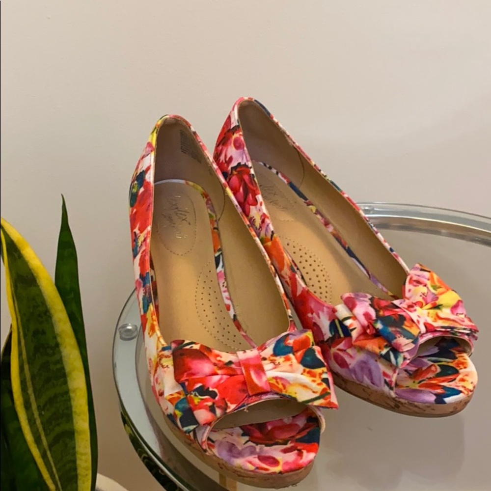 Floral Wedges Size 10